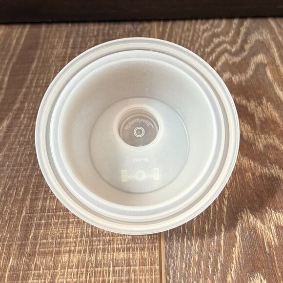 Tupperware Quick Shake Container with Insert - Picture 14 of 16